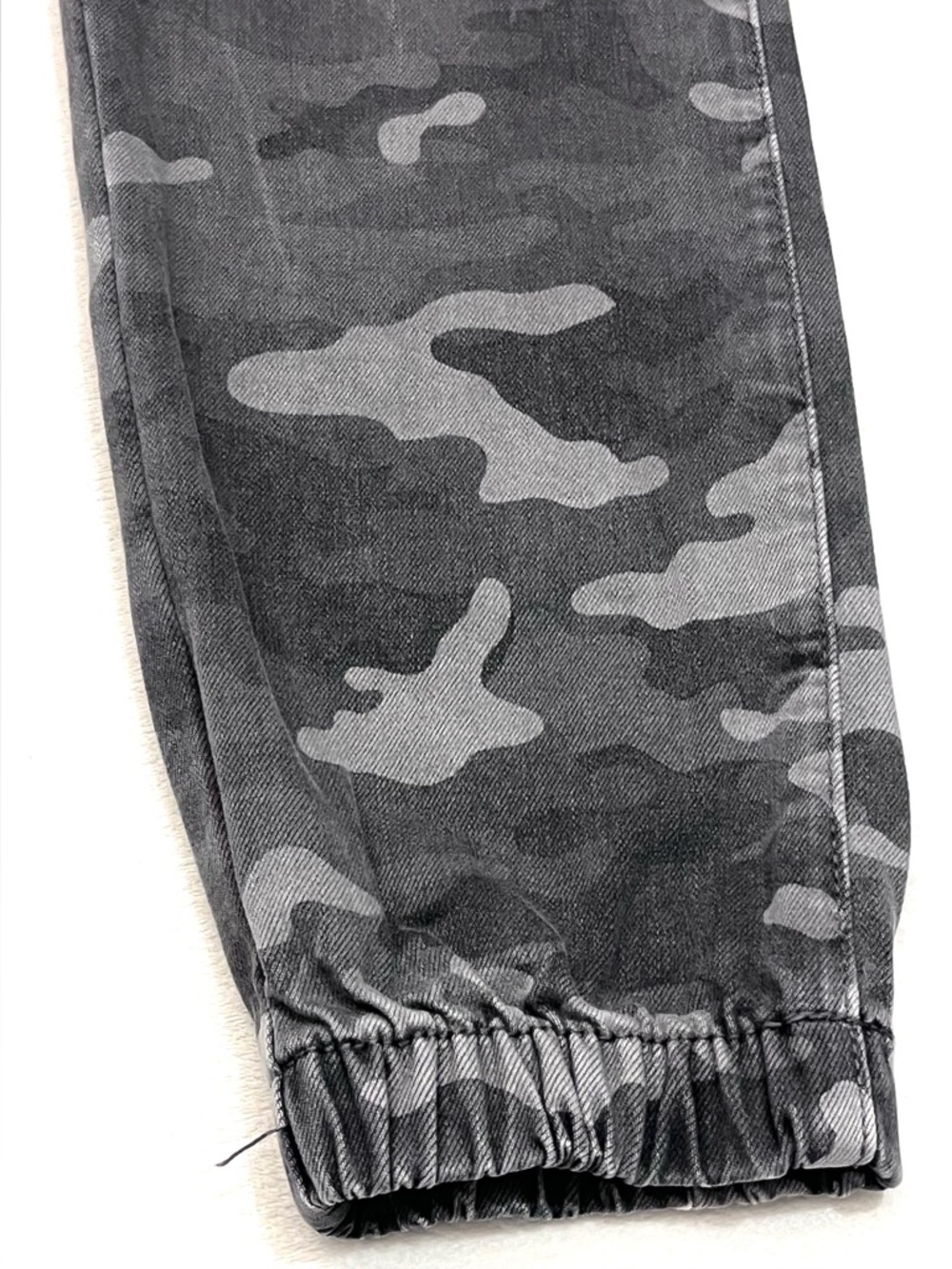 American Eagle Outfitters Gray Camouflage Drawstring Joggers with Pockets - Picture 5 of 16